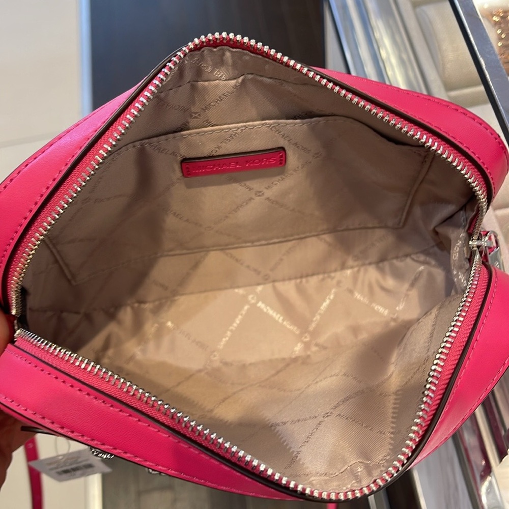 Michael Kors Jet Set Item Lg Ombré EW Signature ZP Chain XBody Logo 
Dragonfruit - Picture 12 of 16